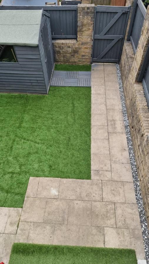 Clariturf - 4 Bedroom Semi - Private Parking Near Turf Moor, Town Centre, Transport And Motorway Links Next To Canal, 3 Parks And Lake - Sky And Netflix 번리 외부 사진