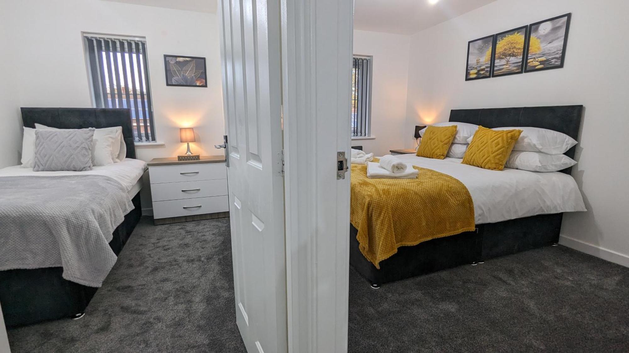 Clariturf - 4 Bedroom Semi - Private Parking Near Turf Moor, Town Centre, Transport And Motorway Links Next To Canal, 3 Parks And Lake - Sky And Netflix 번리 외부 사진