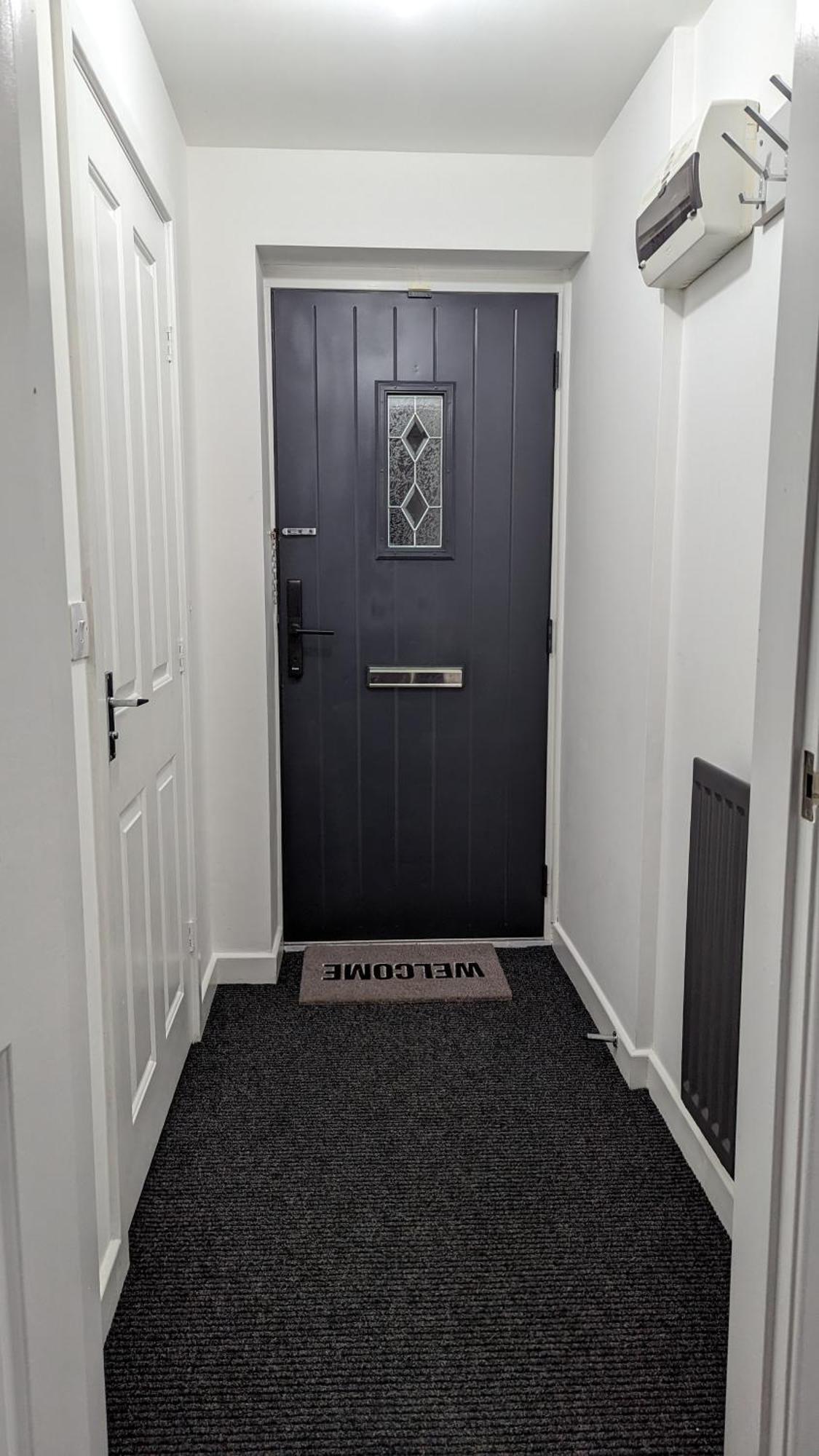 Clariturf - 4 Bedroom Semi - Private Parking Near Turf Moor, Town Centre, Transport And Motorway Links Next To Canal, 3 Parks And Lake - Sky And Netflix 번리 외부 사진